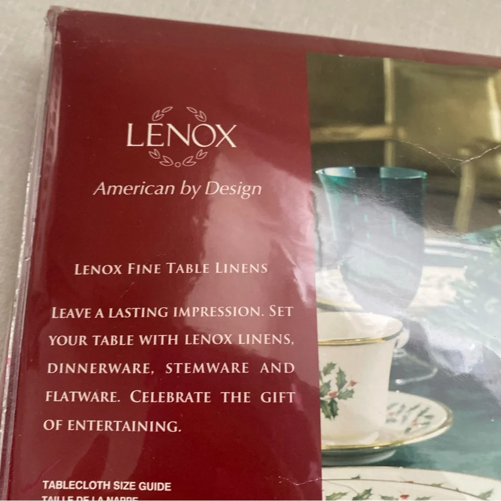 Lenox 60”X 104” Oblong Cloth‎ Tablecloth Red Holly Berries Print